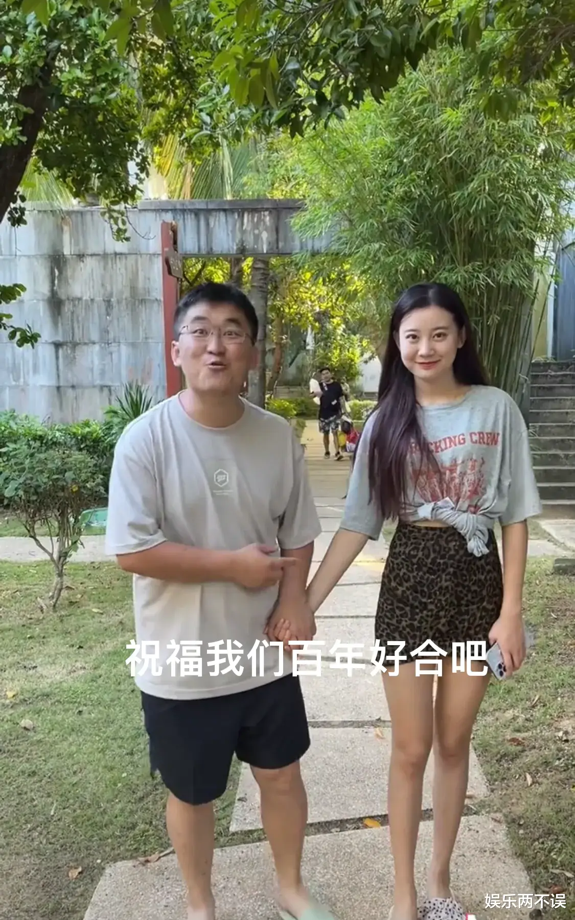 姜涛|明星姜涛发视频坦言：我亲爱的徒弟小羽毛终于答应跟我在一起了