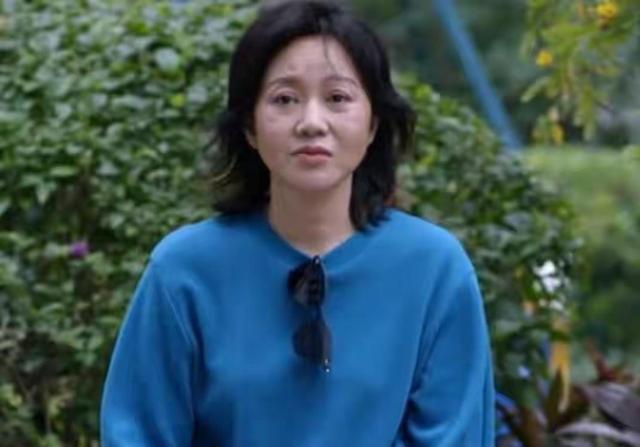 牛莉|远看颜值逆天，实则鼻尖脸僵肿成发面馒头，喜剧女星也沉迷变脸！