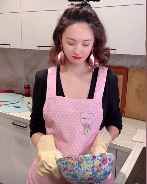 郭晓婷|程莉莎:狗粮撒在厨房内,吃完饭连洗碗都要向老公高晓东索吻2次