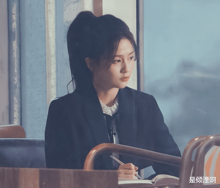 以爱为营 白鹿《以爱为营》逛街路透好温柔!高马尾很少女,王鹤棣像韩漫!