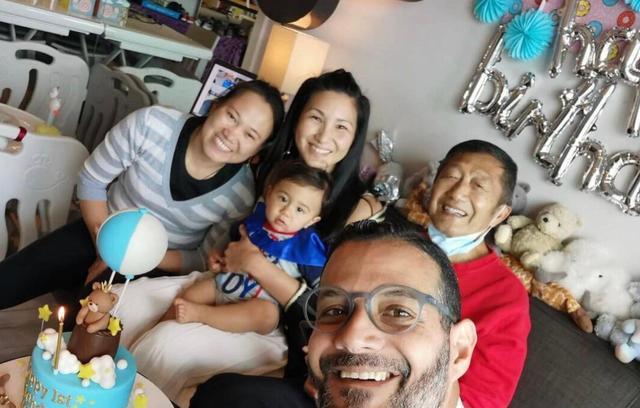 郑佩佩|郑佩佩混血外孙庆祝一岁生日,原文通罕见露脸,三代同堂幸福洋溢