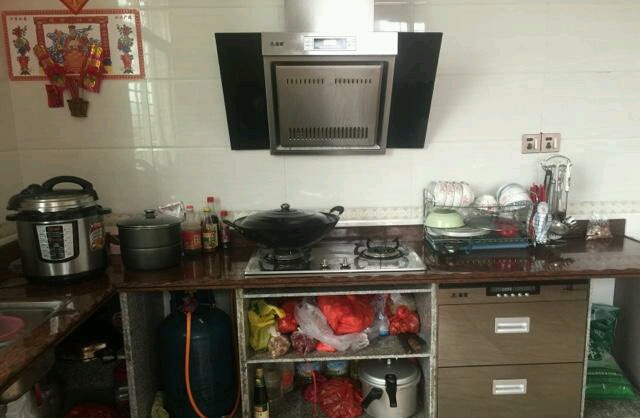 叔叔回农村盖房，6层洋楼把全村人都吓到了，打扫卫生请钟点工！