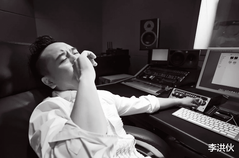 姜鹏|姜鹏直播把10万的茶叶标价998元,一分钟卖2万套,妻子哭着喊赔钱