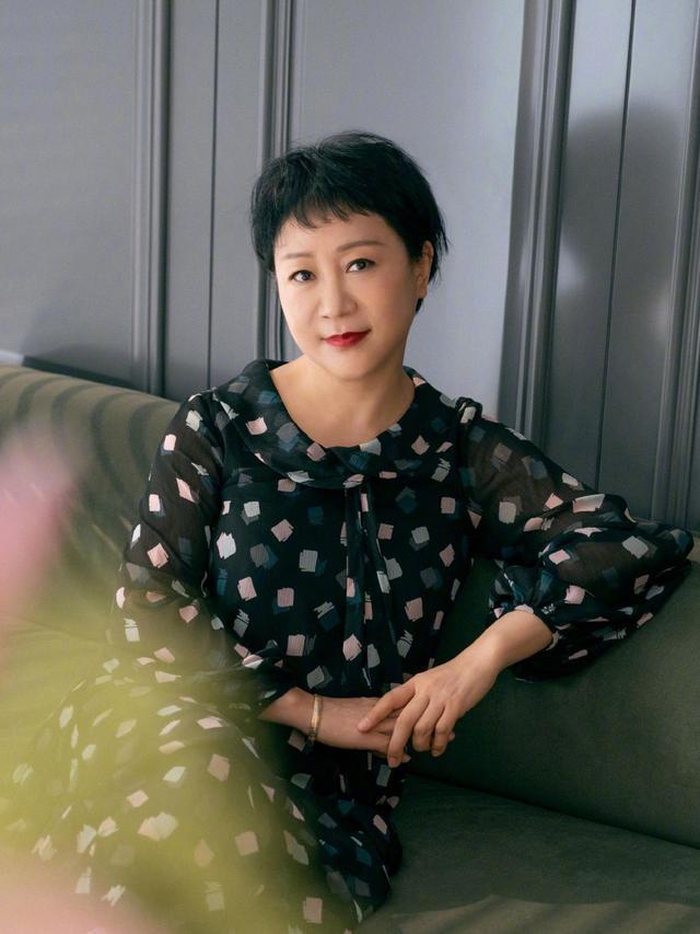 杨紫|难怪杨紫美出圈！原来妈妈如此优雅高贵