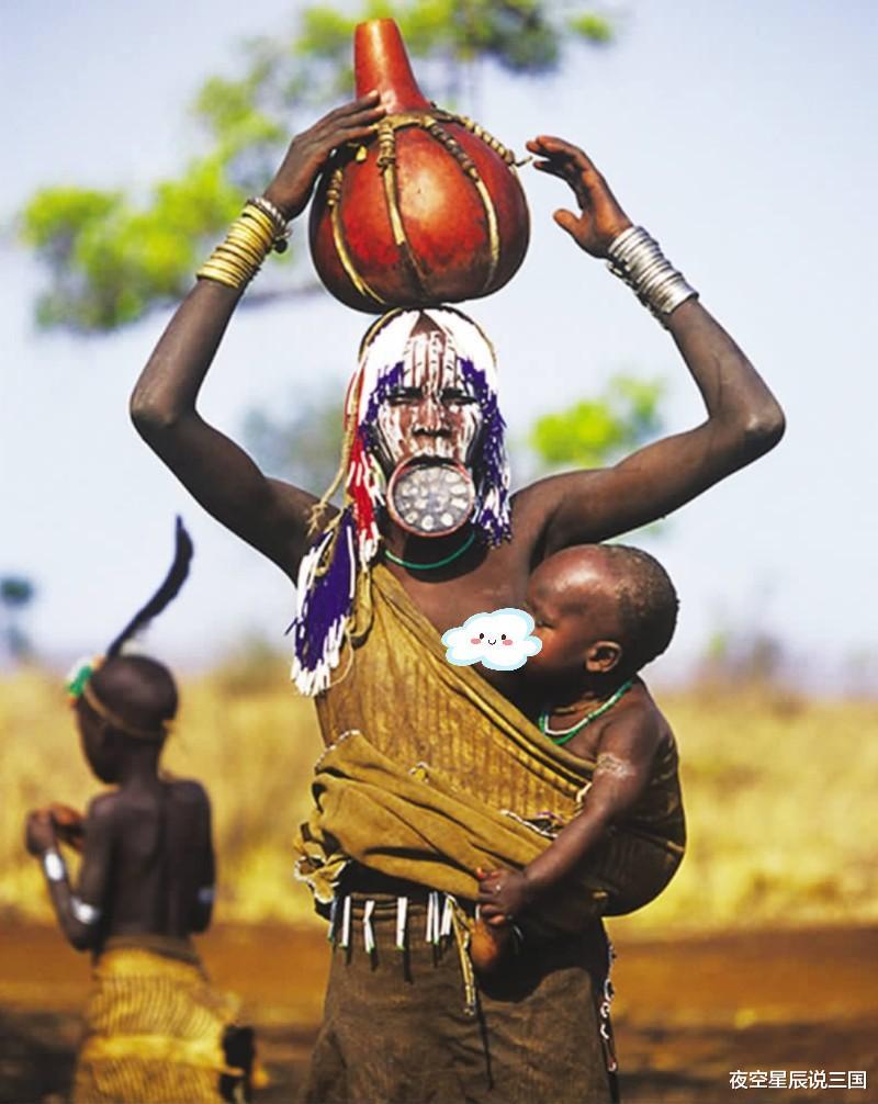 非洲|非洲原始部落“唇盘族”:嘴唇上盘子尺寸越大,收到的彩礼就越多