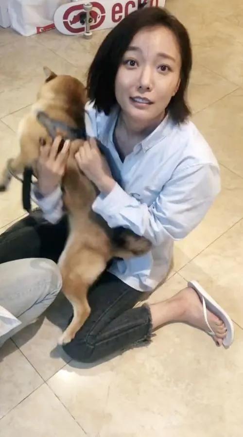 黄圣依 9位花旦离开P图差距就出来了，黄圣依女生男相，刘亦菲险胜