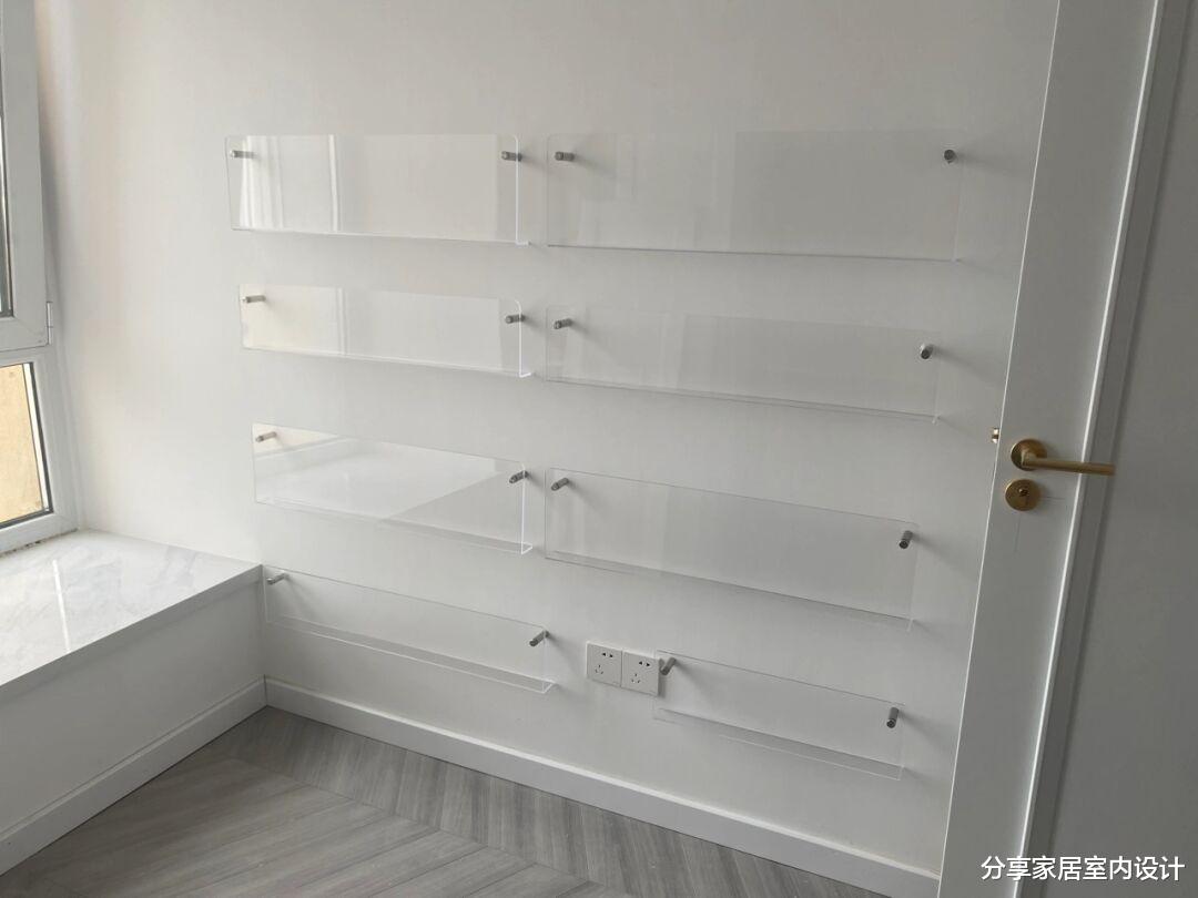 第一次见这样的装修，电视墙+餐边柜一体的设计，实用又大气！