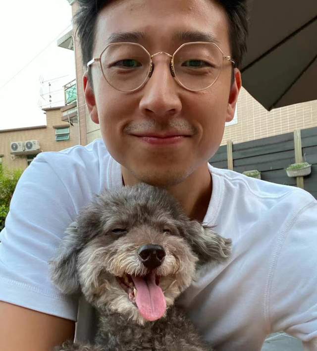 施伯雄|百亿豪门正式欢迎吴千语,施伯雄与父亲等家族成员包场看女友新片