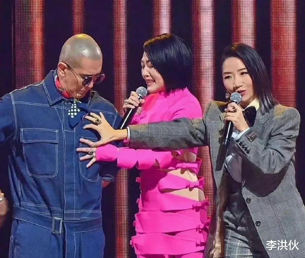 小S|摸姐夫胸肌吃女星脚,你永远都想象不到,为了收视率小S能做出什么