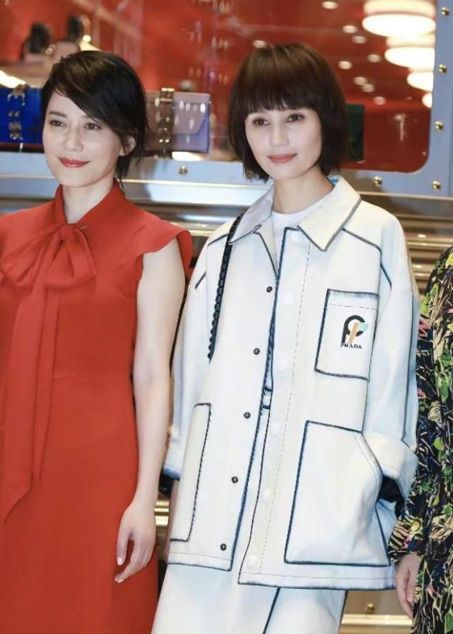 袁泉|袁泉和俞飞鸿同框，“耐老脸”和“少女脸”的区别，一目了然