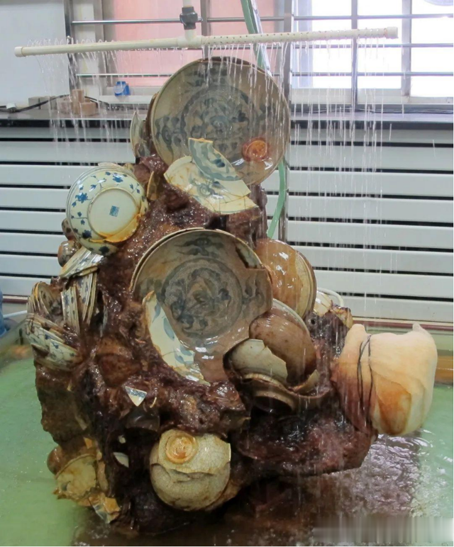 |古沉船打捞出水,怎么桅杆刚一露头就被潜水员包上布呢?不给看吗