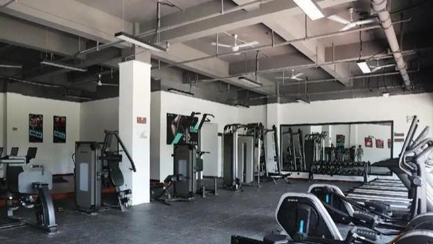 案例：55岁男子包养女健身教练，因欠一个月的生活费引发血案