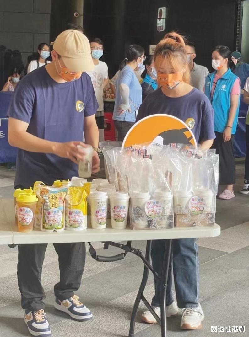 孙耀威|有心!香港知名男星携妻现身广州向医护派饮品,做善心却被指做秀