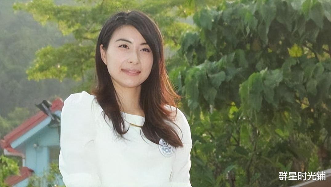 郭晶晶|小心翼翼的奚梦瑶，大大方方的郭晶晶，如何在豪门保持自我尊严？