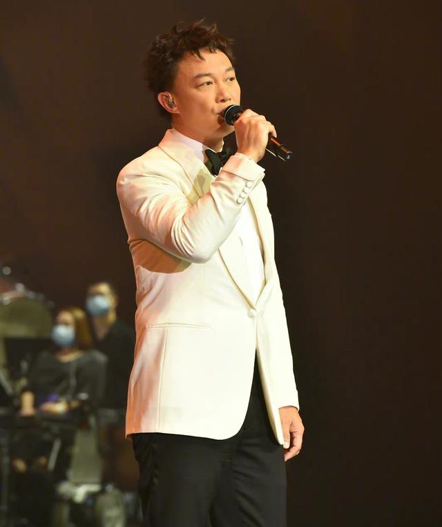 陈奕迅|陈奕迅年底行程公布，将连开18场演唱会跨年，票价曝光诚意满满