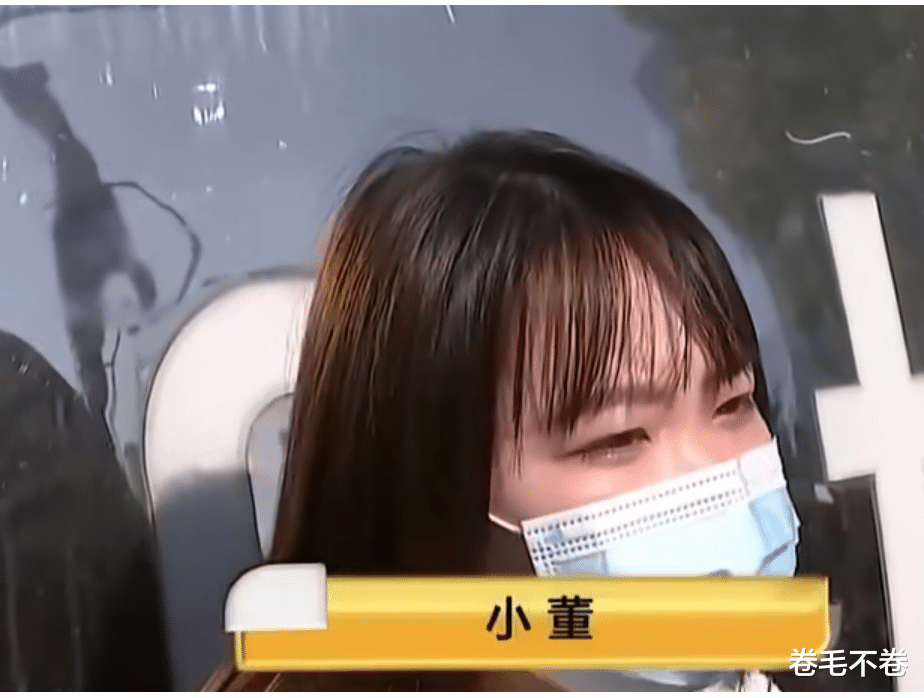 女子实体店买羽绒服,店长竟偷偷在网上下单,女子:退一赔三