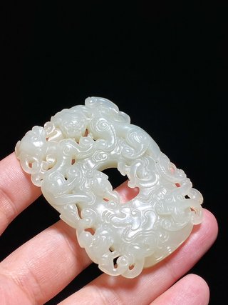 80年代|清乾隆御赏 和田玉籽料 白玉 螭龙纹韘形佩 鸡心佩