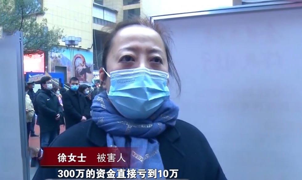 19年警方搜查男女出租房,意外起获百万发霉现金,调查发现大秘密