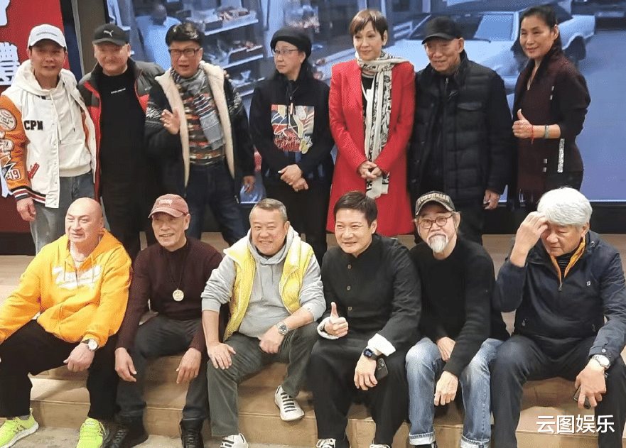 杨迪|上百位香港动作演员聚会,包餐厅吃饭舞狮太热闹,不见成龙洪金宝