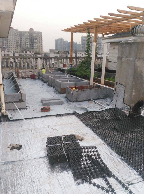 为了露台买顶楼,改造后过上了田园生活,太让人羡慕了