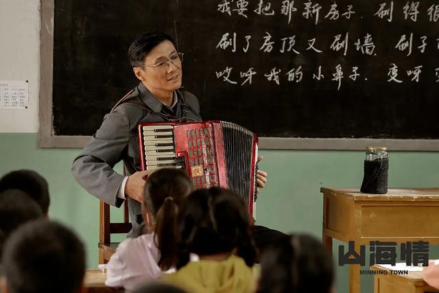 陈宝国|同样演“校长”,把陈宝国、王千源、祖峰放在一起对比,差距就出来了