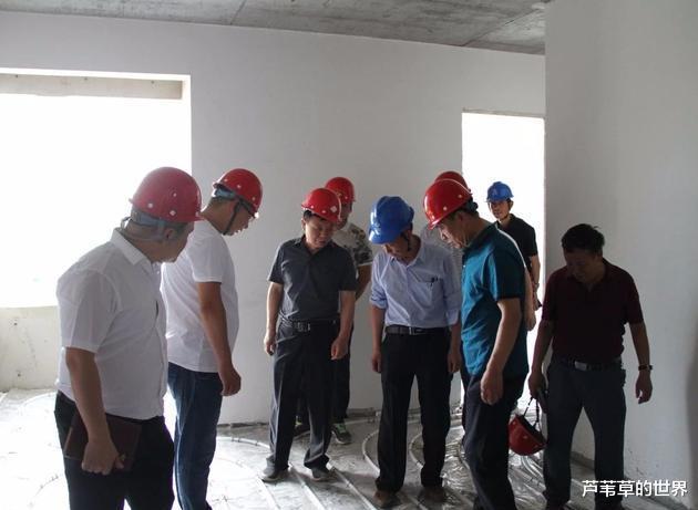 地暖被扒掉,更多人开始装暖气片?业主坦言:只因4点地暖比不了