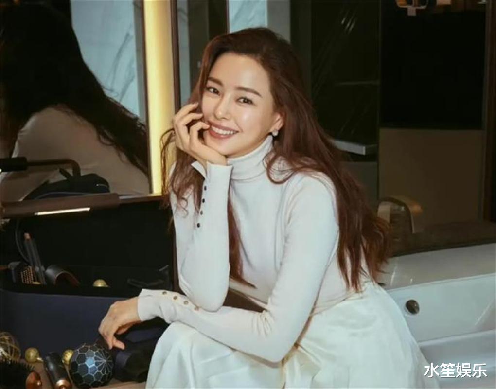 李荷妮|韩国小姐李荷妮的人生有多彪悍？1年半内恋爱、怀孕、闪婚、生女