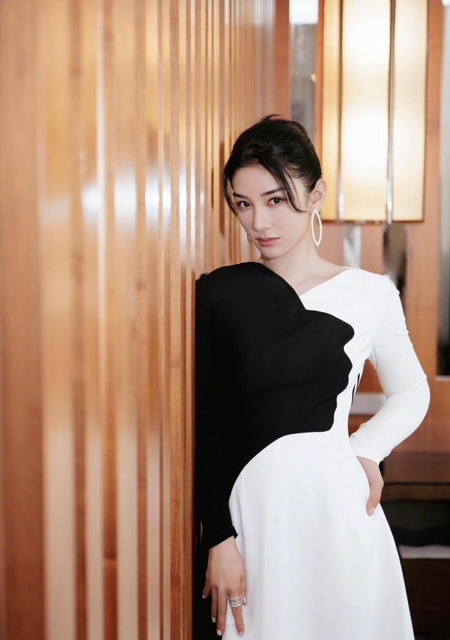 黄奕|演员黄奕,有过两段婚姻,心疼女儿太懂事