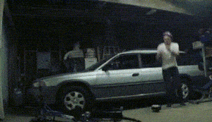 李晨|李晨与美女富婆吃大餐！头靠头合影显亲密，还曾在酒吧嗨玩到凌晨