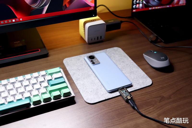 充电器|凉快小身材,喂饱三张嘴:Anker 65W氮化镓2C1A充电器评测