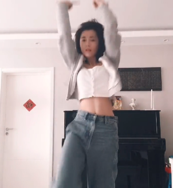 王艺禅|演员王艺禅豪宅内跳舞!穿短上衣大秀腹肌,曾饰演《人世间》吴倩