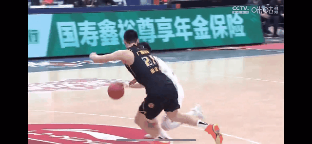许钟豪|打断2根骨头！CBA上演暴力犯规，许钟豪或面临终极制裁