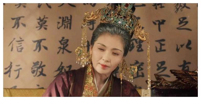 刘涛|强行扮嫩后又现“强行扮老”？不舍得在妆上下狠手，只会满屏尴尬