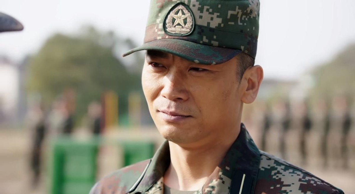 特战荣耀|分明同一人，演完《人世间》再演《特战荣耀》，换身军装却没认出