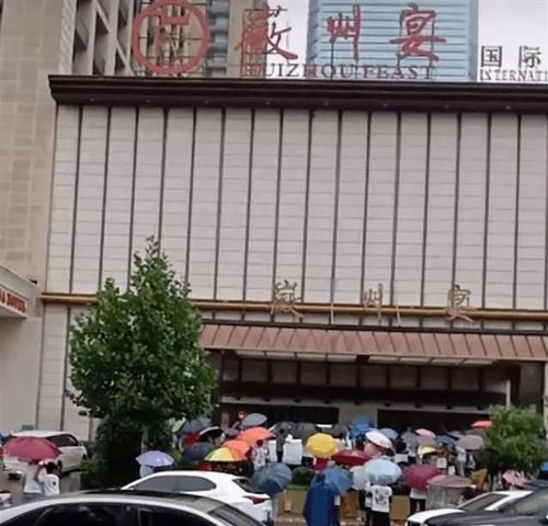 徽州宴|徽州宴如今生意火爆,主厨:老板娘不会道歉,徽州宴更不会倒