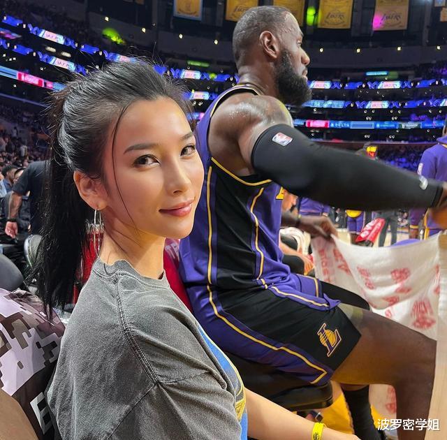 王紫璇|华人美女粉丝们又来观球啦！个子高，肤白漂亮！重点在你的周围，有大咖在！