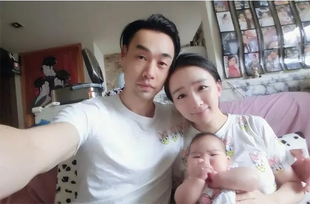 孟达|四川男篮老将孟达，曾抱孕妻感动世人，三年后高调二婚“娶小三”