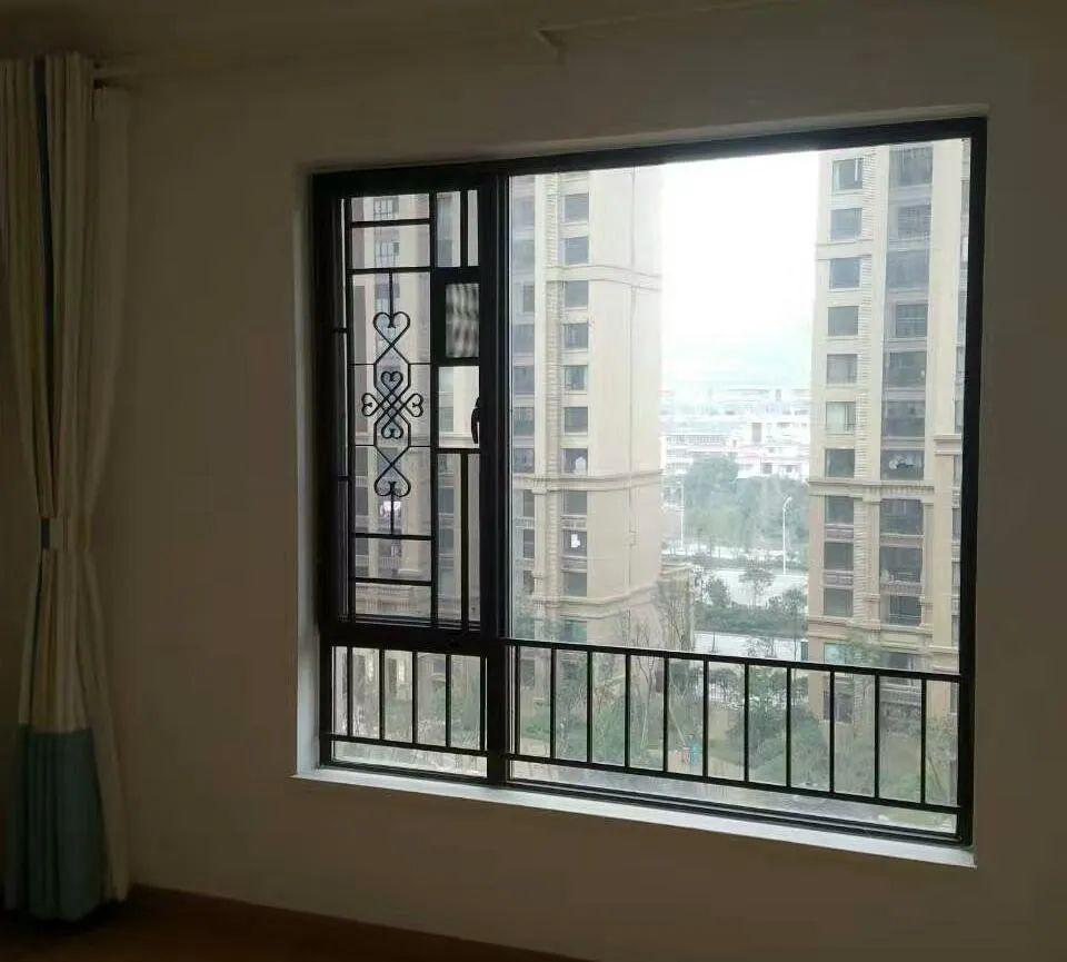 买了新房,以为是自己的就随心所欲,想砸哪砸哪,典型的没脑子