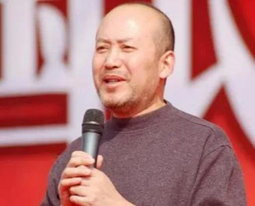 郭达|郭达：20次荣登春晚舞台，与妻子恩爱多年，儿子成了最大的骄傲