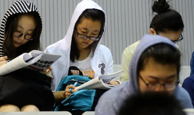 |大专生逆袭上北大后，述说自己所有的“辛酸”，网友却是一片骂声