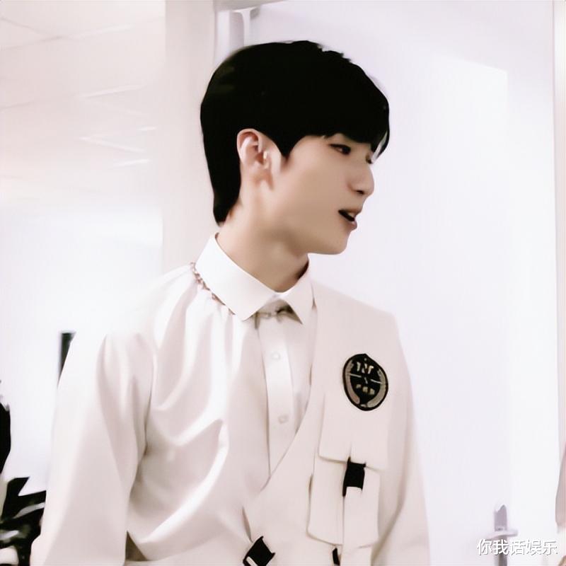 黄晓明|黄晓明发文祝福妈妈,刘耀文两句话,却带来三点启发