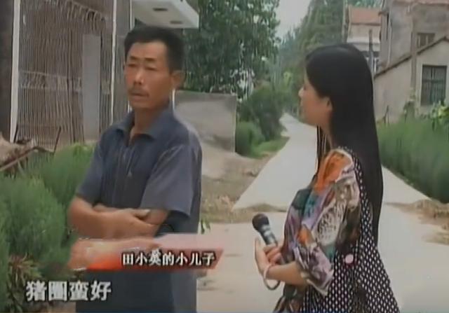 83岁失明老人睡猪圈，冬天被撵出门，儿女：楼房要装修，猪圈挺好