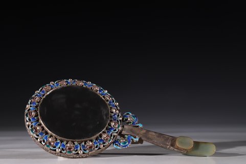 翡翠|?回流 银制镶和田玉带翡翠龙勾 手把镜