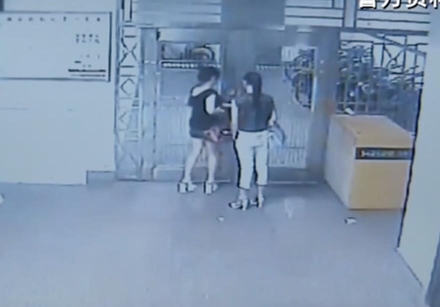 2014年小姐被2男友争抢酿命案,小姐:男友和前男友争我死了1个