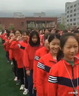 “酒桌上领导把酒泼你脸上，你怎么办？”