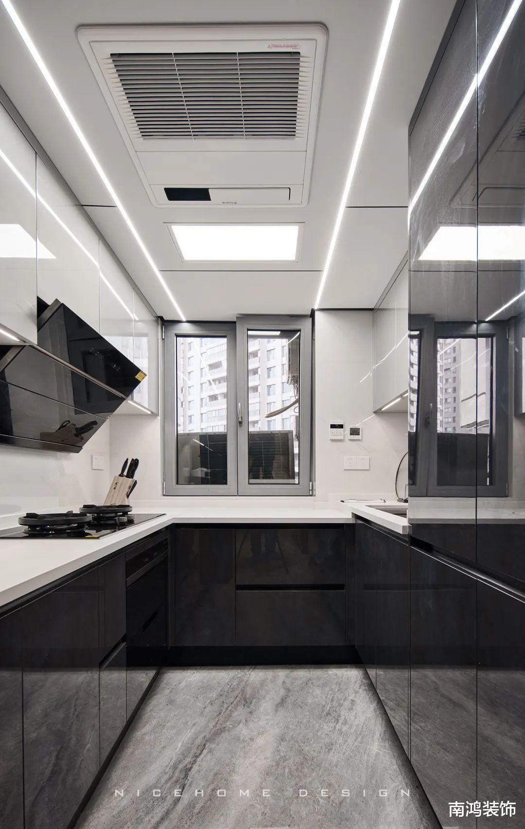 在日常与超越日常之间，感受现代轻奢的美与舒朗