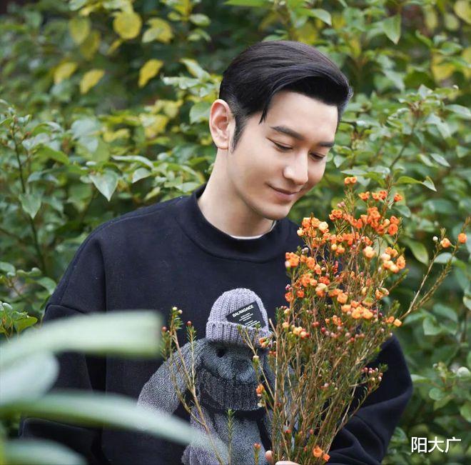 黄晓明|黄晓明被曝疑似恋爱了！女方个人写真曝光，长相酷似前妻baby