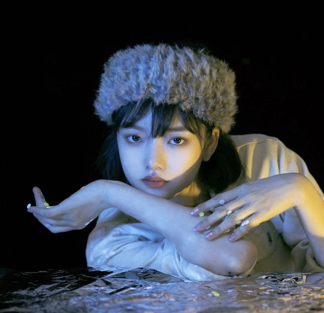 任敏|22岁美少女任敏晒泳装，在水下游泳素颜好漂亮，清冷气质扑面而来