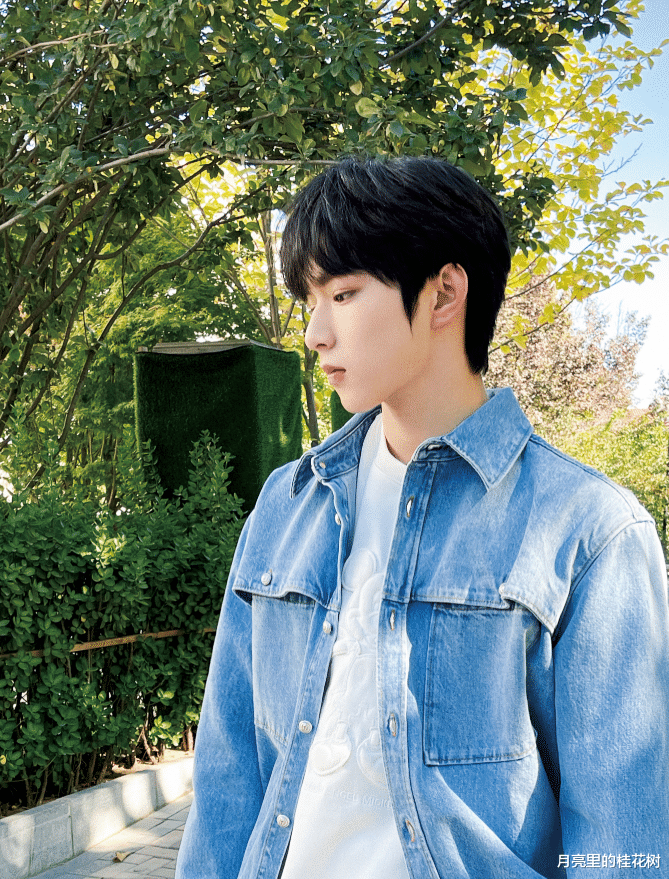 刘耀文|刘耀文屏保疑似是女团Newjeans的海粼,同龄的2人闪闪发亮惹人爱