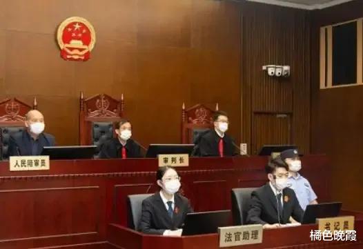 广西河池,一男子何某(40岁)、吴某(女,12岁)、吴某的母亲等人参加完宴席